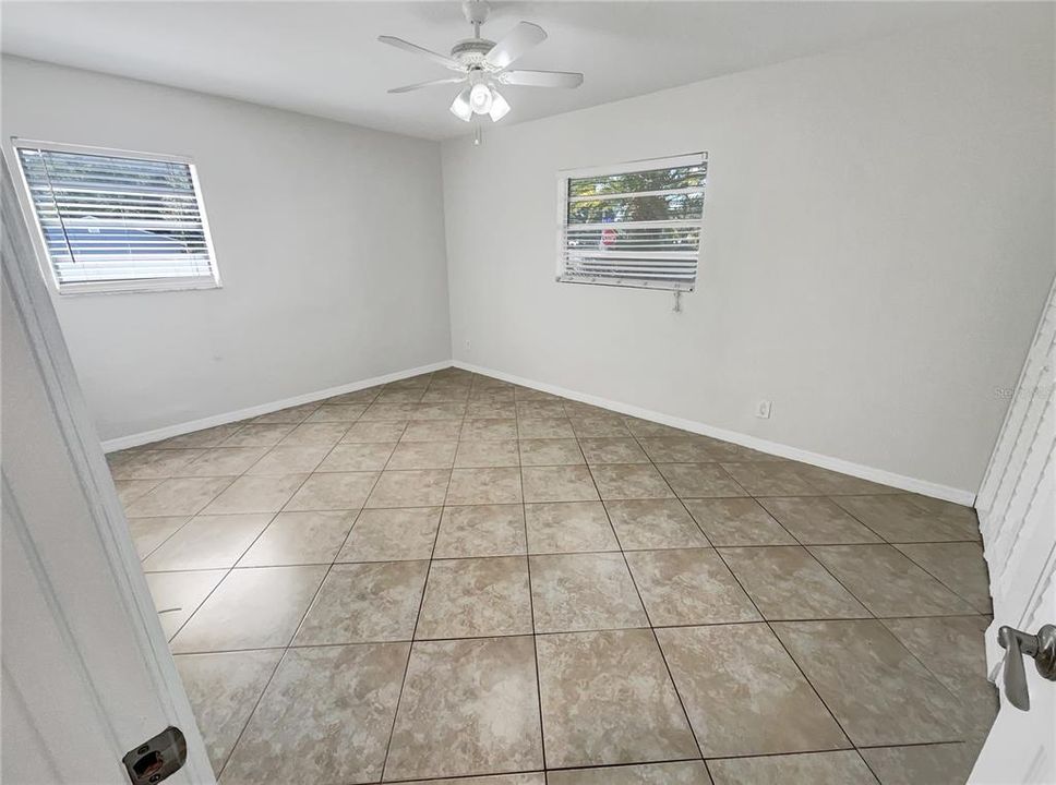 For Sale: $344,000 (2 beds, 1 baths, 912 Square Feet)