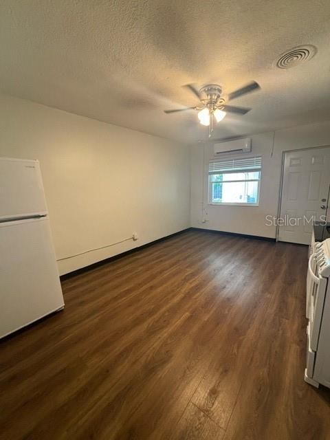 Recently Rented: $1,099 (0 beds, 1 baths, 400 Square Feet)