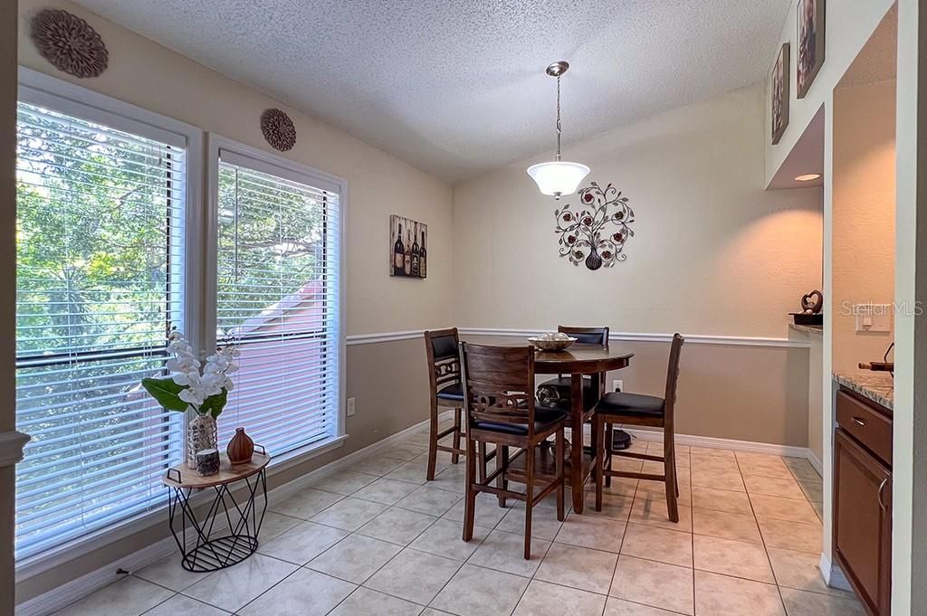 For Sale: $245,000 (2 beds, 2 baths, 1037 Square Feet)