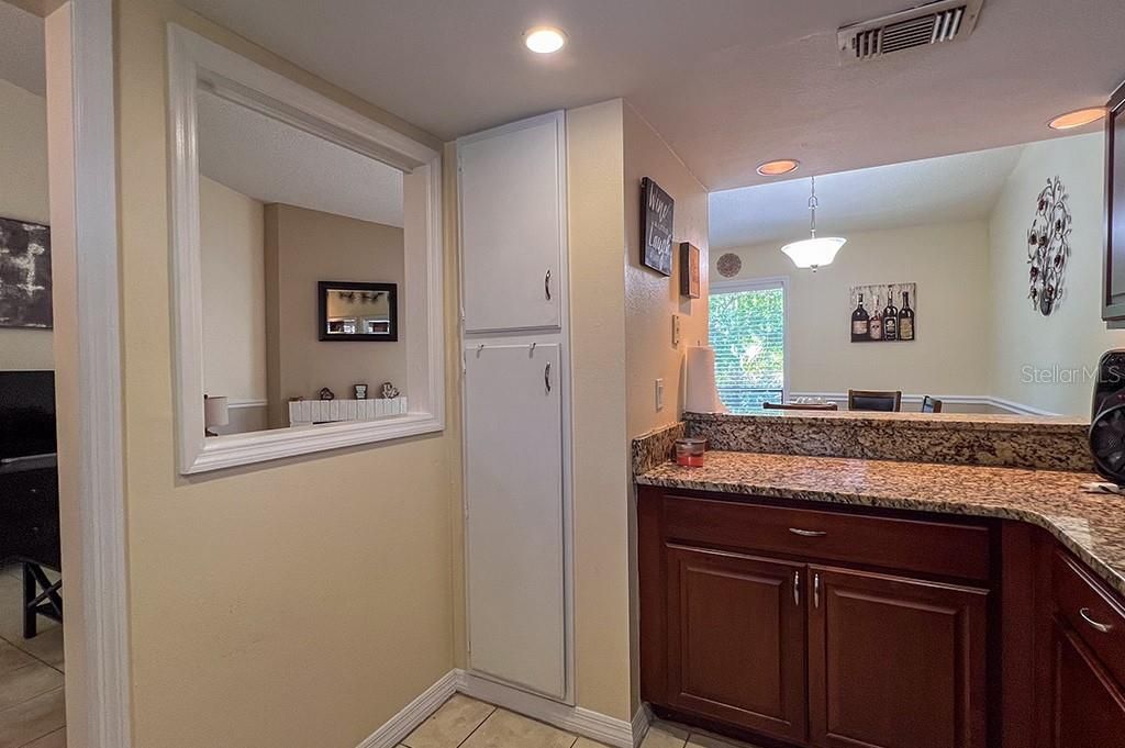 For Sale: $245,000 (2 beds, 2 baths, 1037 Square Feet)