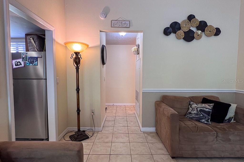 For Sale: $245,000 (2 beds, 2 baths, 1037 Square Feet)