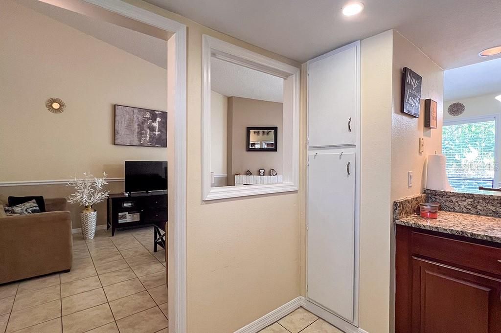 For Sale: $245,000 (2 beds, 2 baths, 1037 Square Feet)