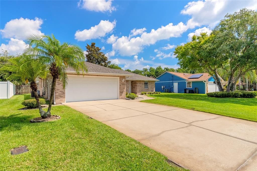 Active With Contract: $324,900 (3 beds, 2 baths, 1576 Square Feet)