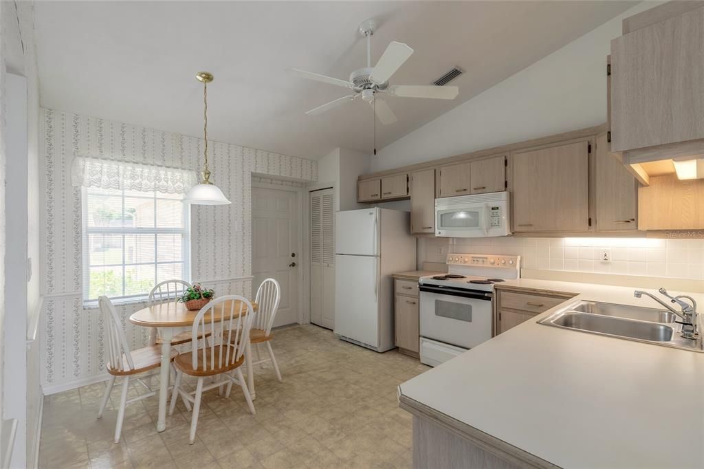 Active With Contract: $324,900 (3 beds, 2 baths, 1576 Square Feet)