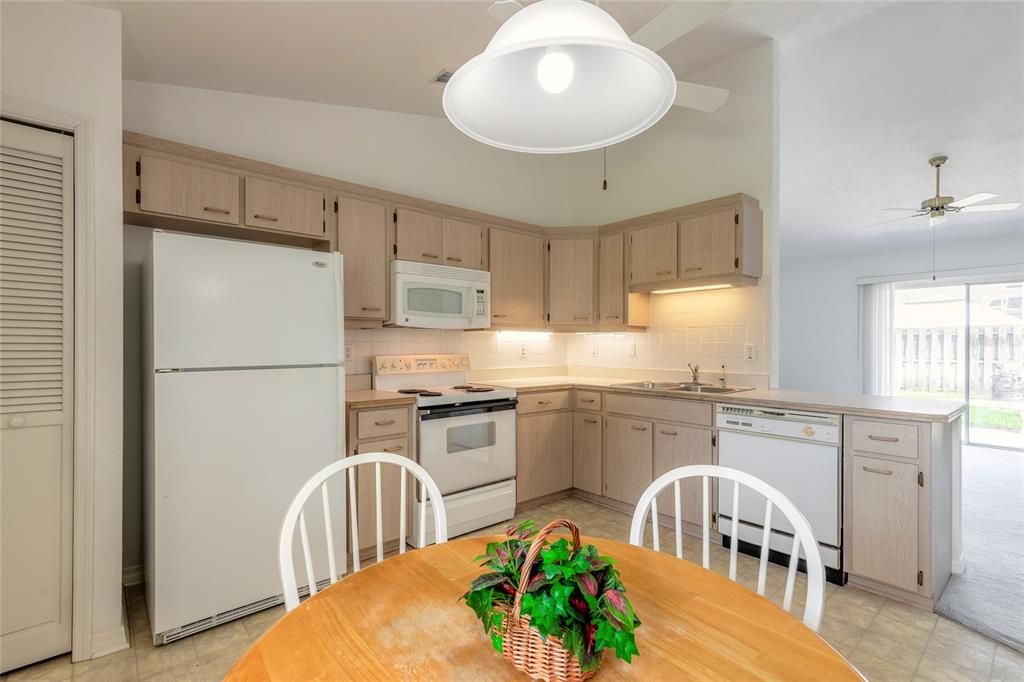 Active With Contract: $324,900 (3 beds, 2 baths, 1576 Square Feet)