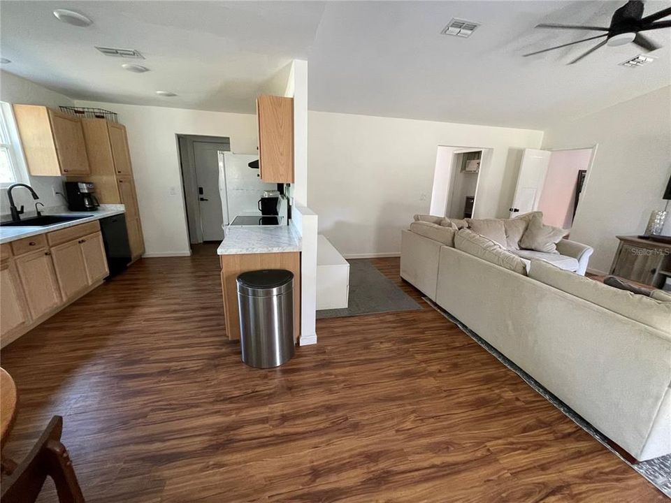 Activo con contrato: $299,999 (3 camas, 2 baños, 1256 Pies cuadrados)