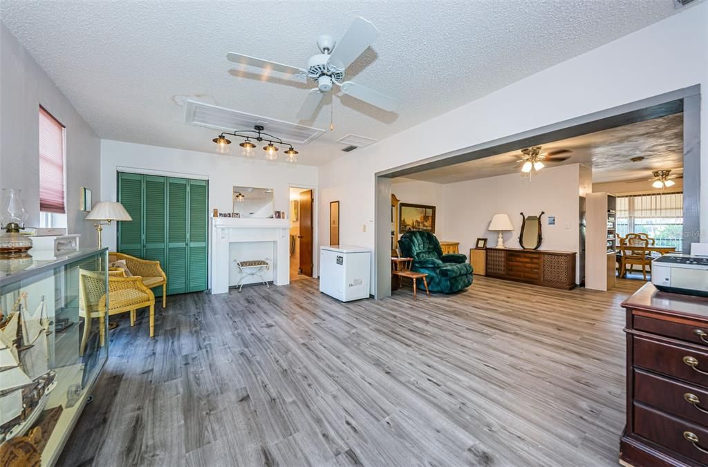 For Sale: $385,000 (2 beds, 2 baths, 1388 Square Feet)