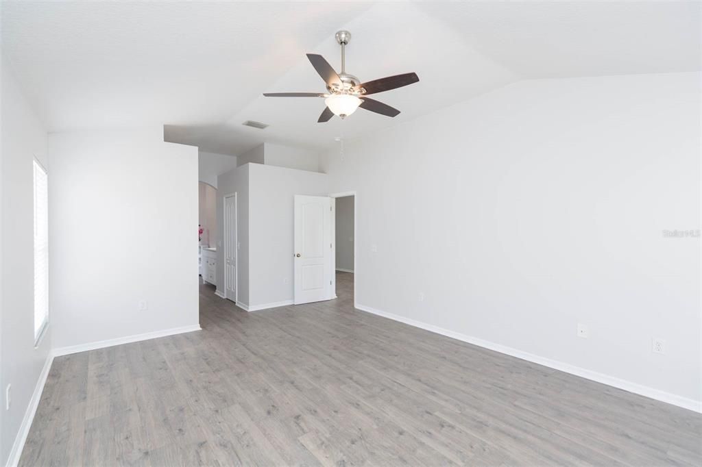 For Sale: $399,900 (3 beds, 2 baths, 1735 Square Feet)