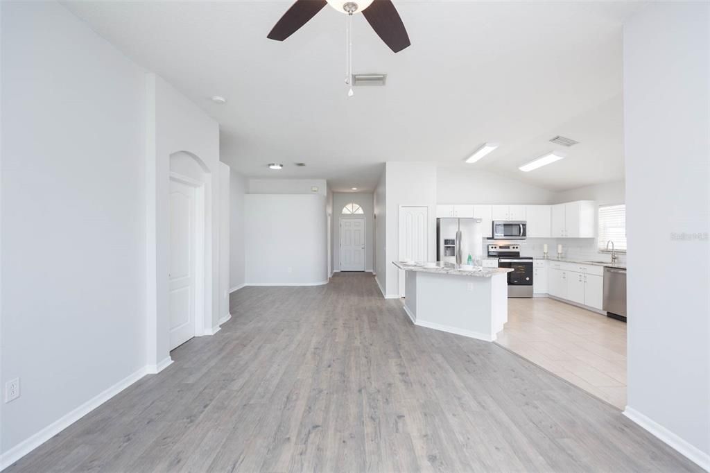 For Sale: $399,900 (3 beds, 2 baths, 1735 Square Feet)