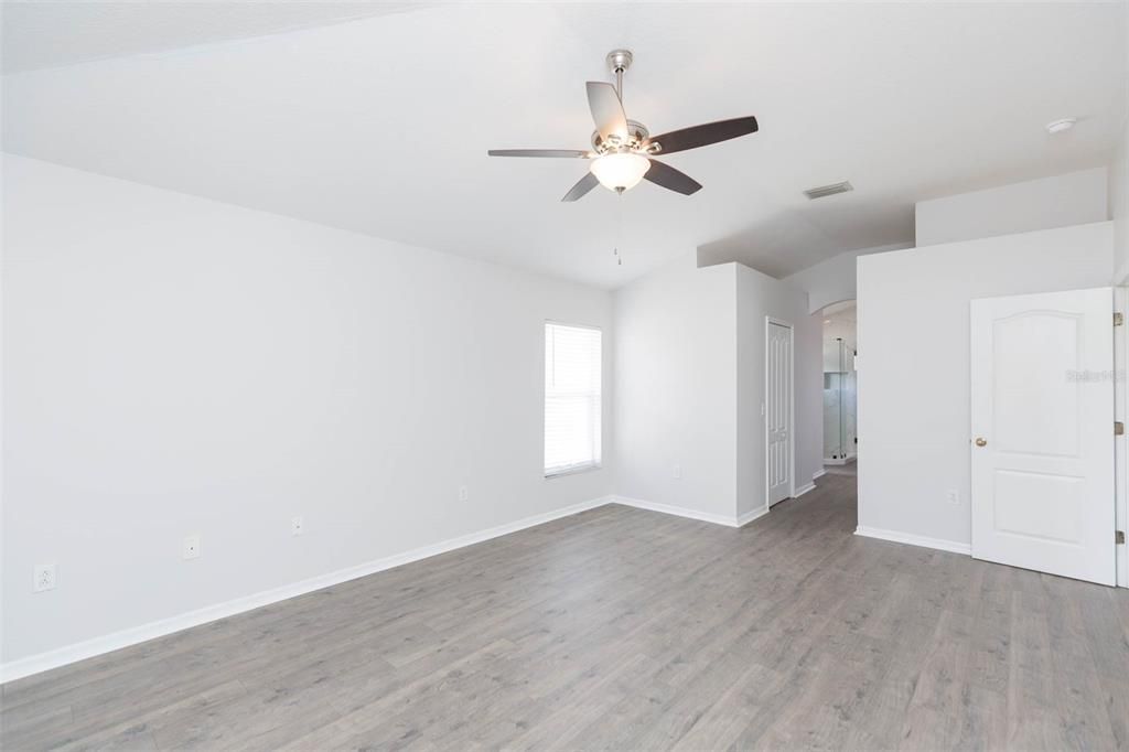 For Sale: $399,900 (3 beds, 2 baths, 1735 Square Feet)