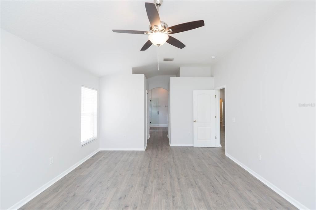 For Sale: $399,900 (3 beds, 2 baths, 1735 Square Feet)