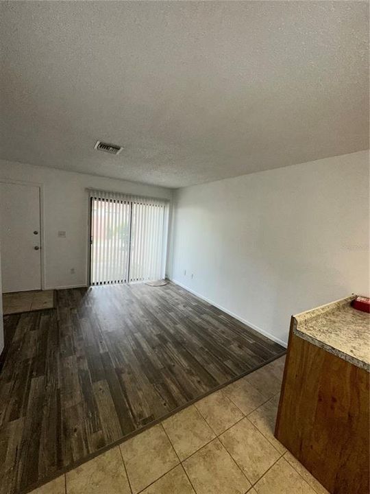For Rent: $1,190 (1 beds, 1 baths, 560 Square Feet)