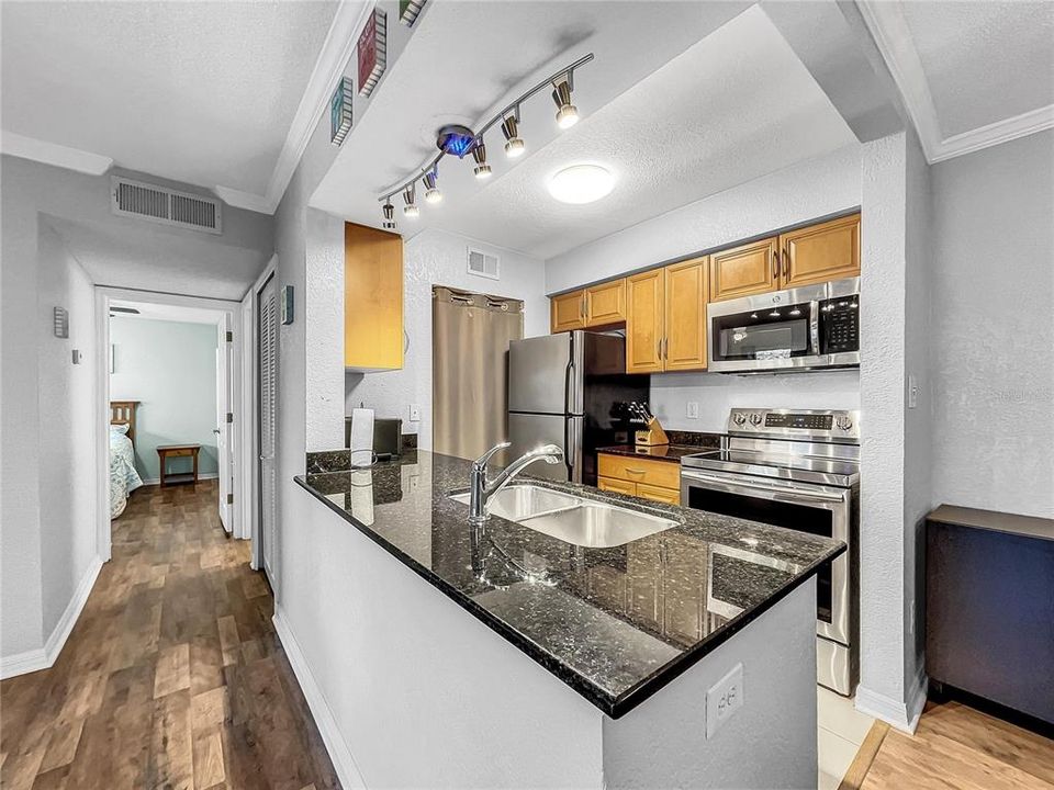 For Rent: $1,800 (2 beds, 1 baths, 823 Square Feet)