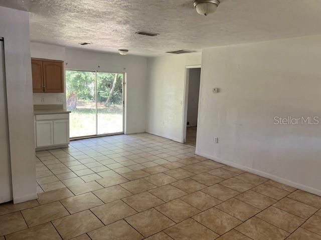 For Rent: $1,400 (4 beds, 1 baths, 1187 Square Feet)