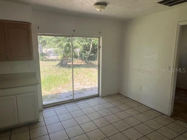 For Rent: $1,400 (4 beds, 1 baths, 1187 Square Feet)