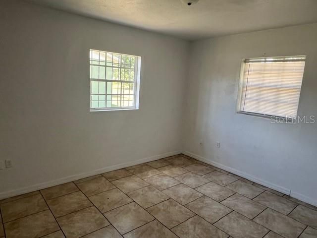 For Rent: $1,400 (4 beds, 1 baths, 1187 Square Feet)