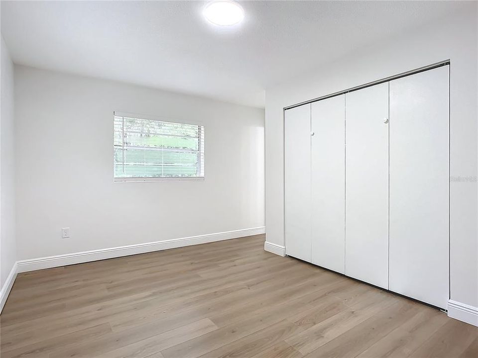 Activo con contrato: $399,999 (4 camas, 2 baños, 2336 Pies cuadrados)