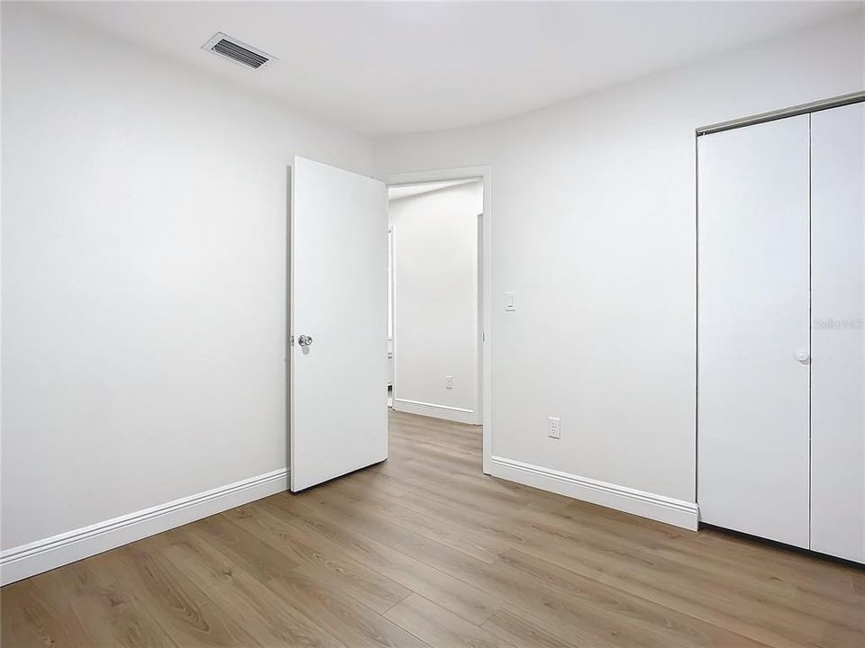 Activo con contrato: $399,999 (4 camas, 2 baños, 2336 Pies cuadrados)