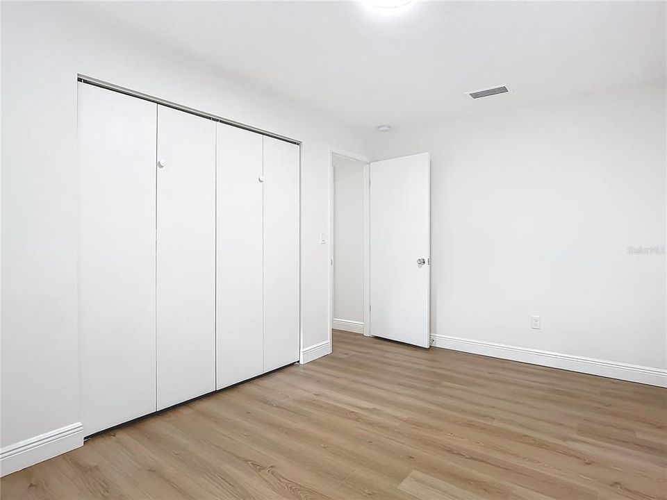 Activo con contrato: $399,999 (4 camas, 2 baños, 2336 Pies cuadrados)