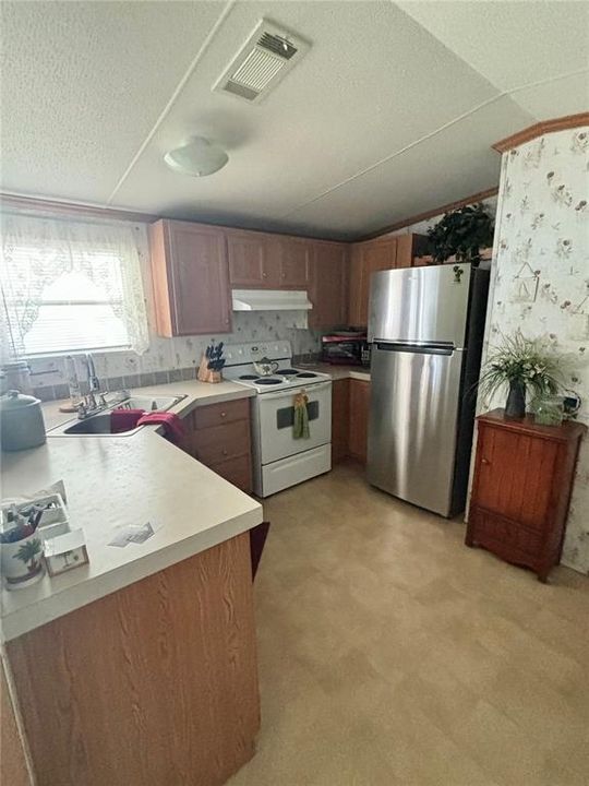 For Sale: $129,900 (2 beds, 1 baths, 672 Square Feet)