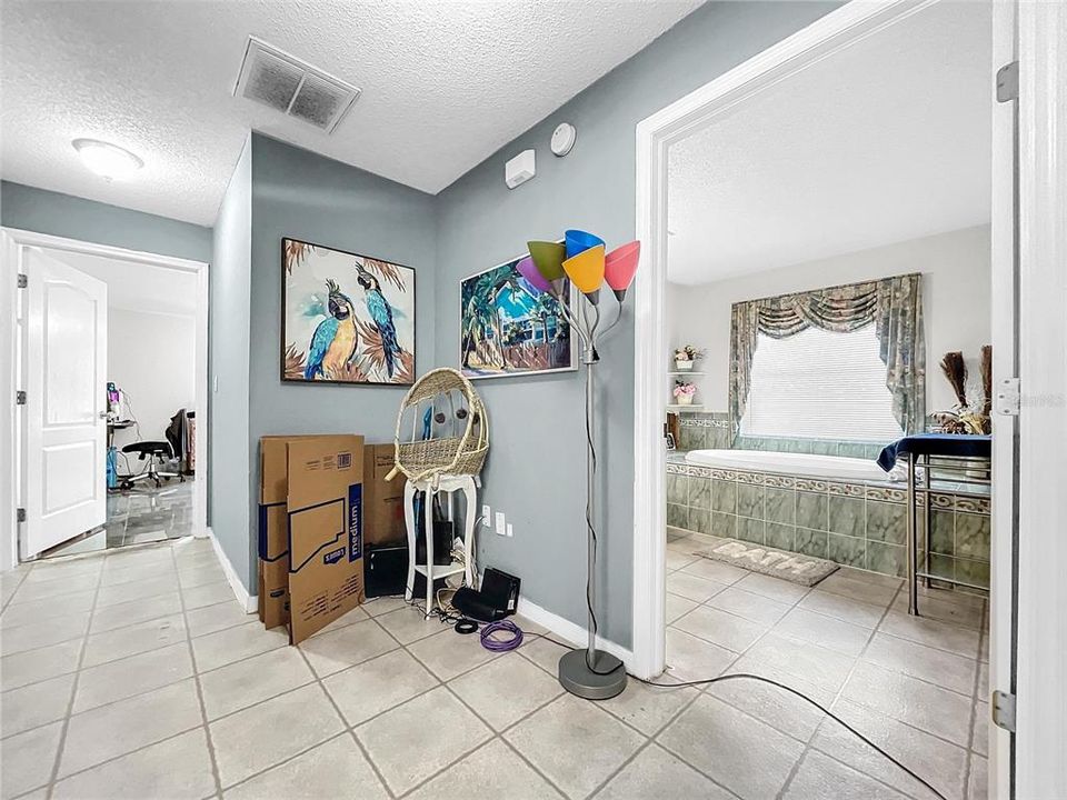 For Sale: $335,000 (3 beds, 3 baths, 2046 Square Feet)