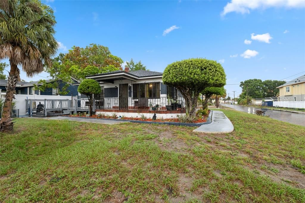 Active With Contract: $525,000 (4 beds, 2 baths, 1978 Square Feet)