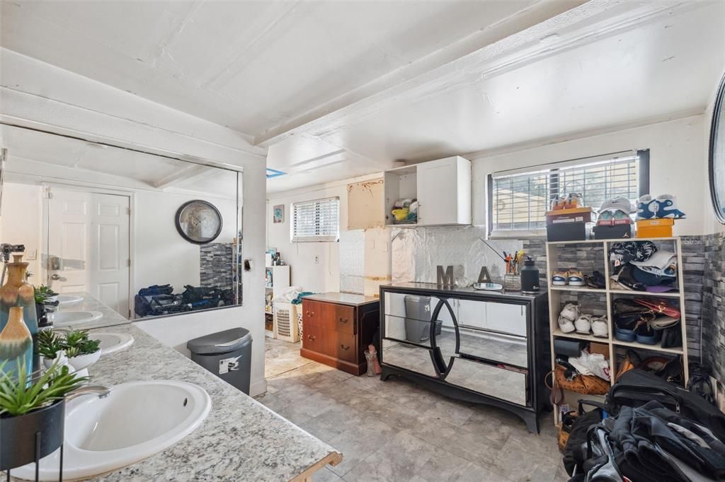 Active With Contract: $525,000 (4 beds, 2 baths, 1978 Square Feet)