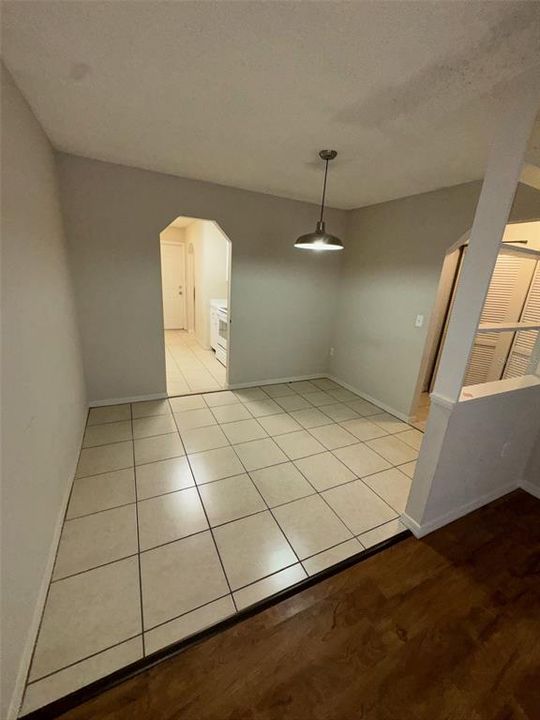 For Rent: $1,274 (2 beds, 1 baths, 1041 Square Feet)