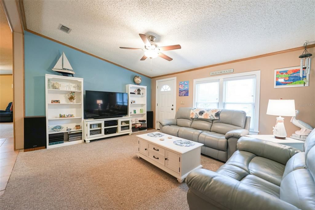 For Sale: $264,900 (3 beds, 2 baths, 1352 Square Feet)