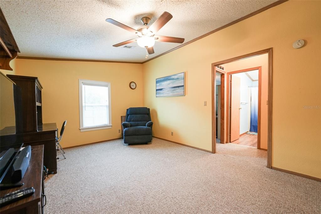 For Sale: $264,900 (3 beds, 2 baths, 1352 Square Feet)