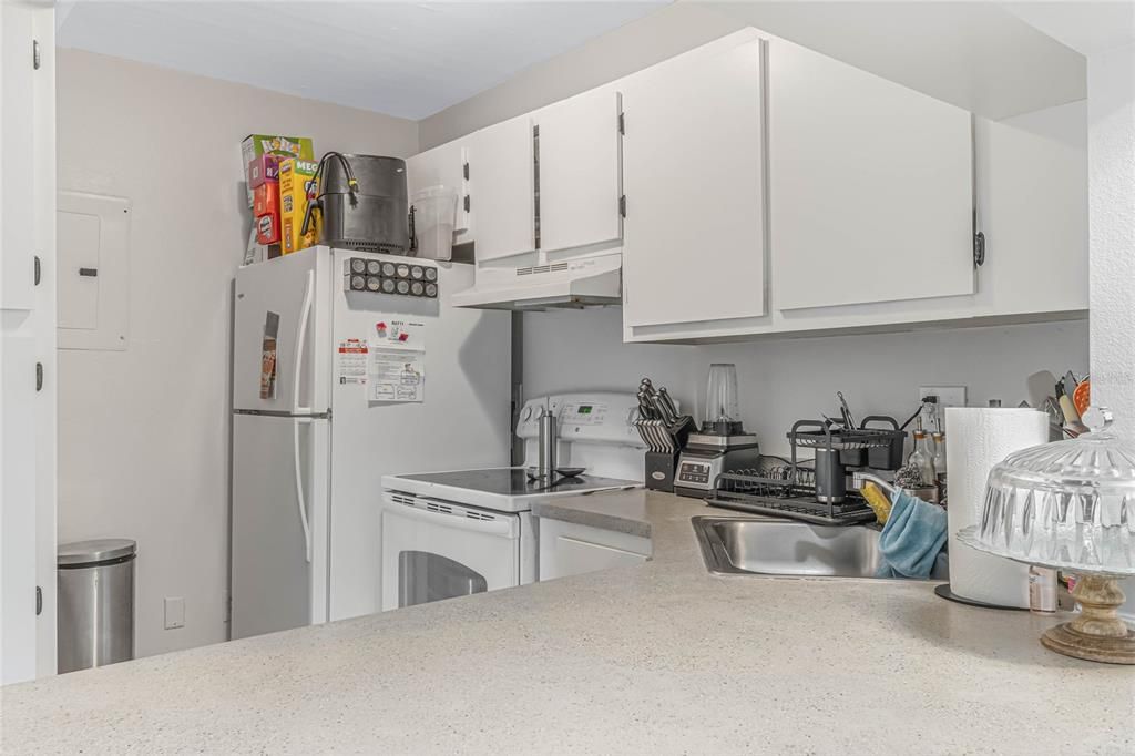 For Sale: $205,000 (2 beds, 2 baths, 1064 Square Feet)