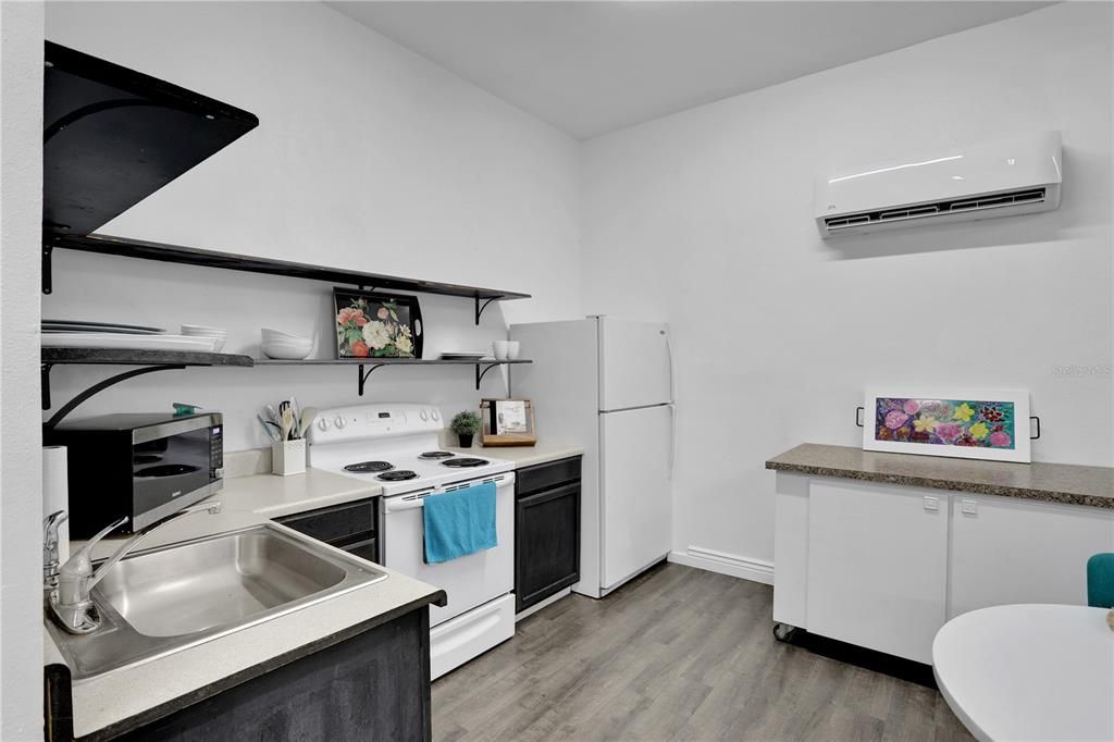 Active With Contract: $400,000 (0 beds, 0 baths, 2527 Square Feet)