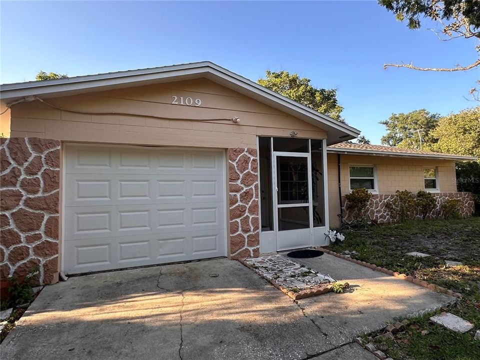 Recently Sold: $310,000 (3 beds, 2 baths, 1143 Square Feet)