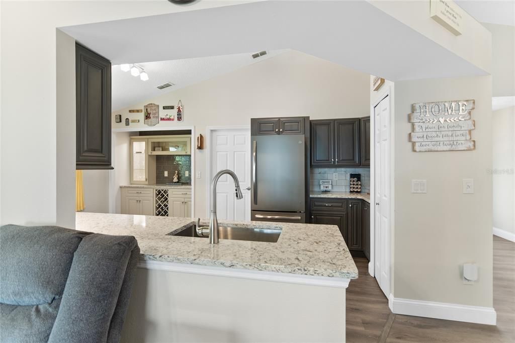For Sale: $354,900 (2 beds, 2 baths, 1466 Square Feet)
