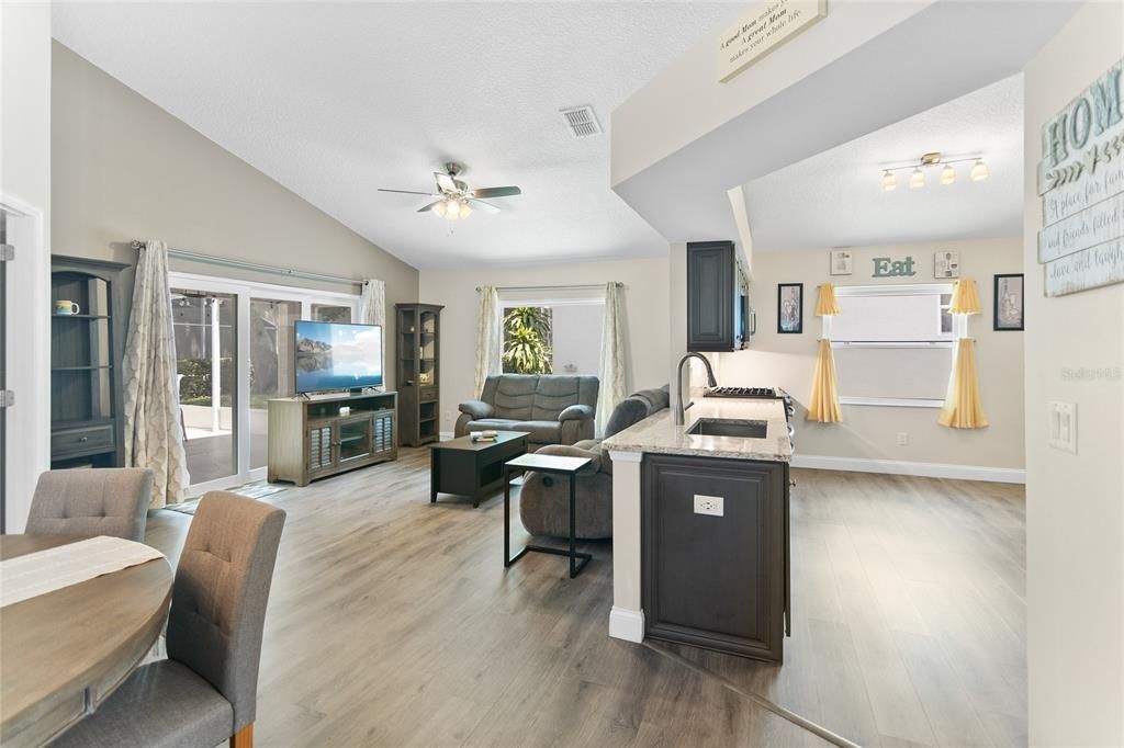 For Sale: $354,900 (2 beds, 2 baths, 1466 Square Feet)