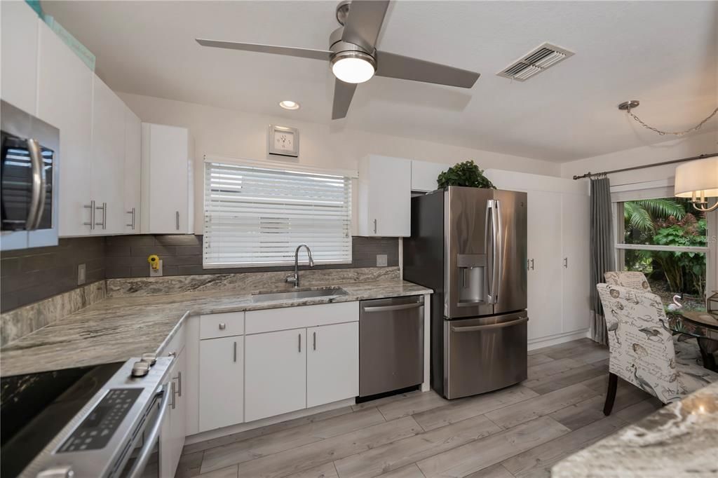 For Sale: $349,990 (2 beds, 2 baths, 1400 Square Feet)