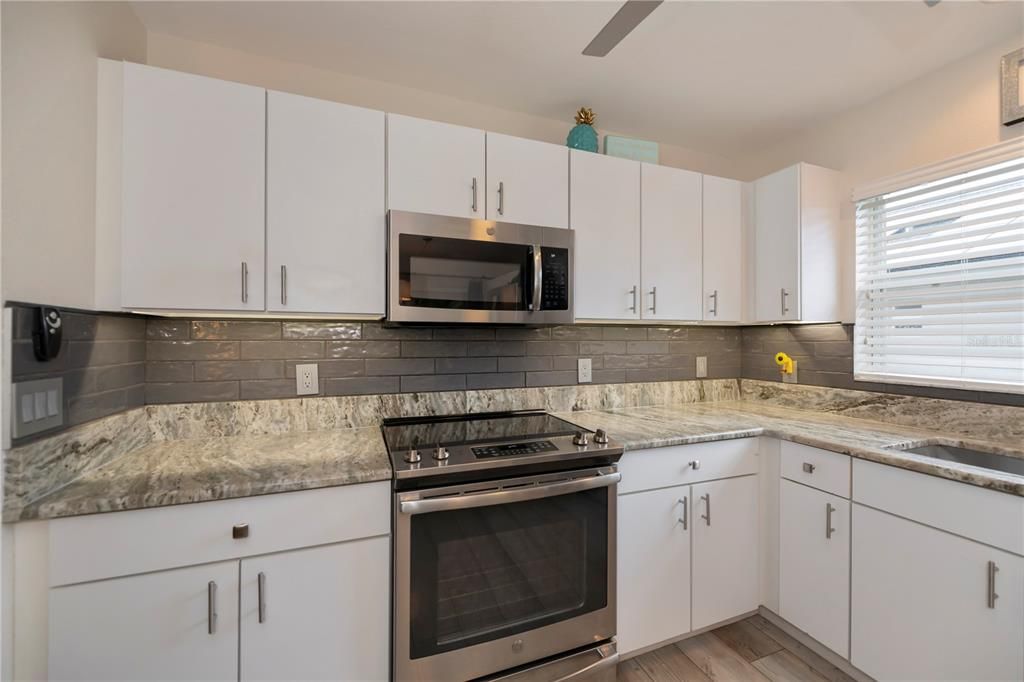 For Sale: $349,990 (2 beds, 2 baths, 1400 Square Feet)