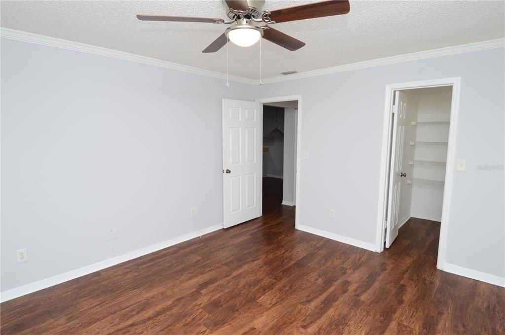 Active With Contract: $1,600 (1 beds, 1 baths, 742 Square Feet)