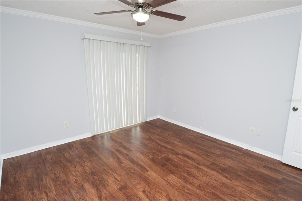 Active With Contract: $1,600 (1 beds, 1 baths, 742 Square Feet)