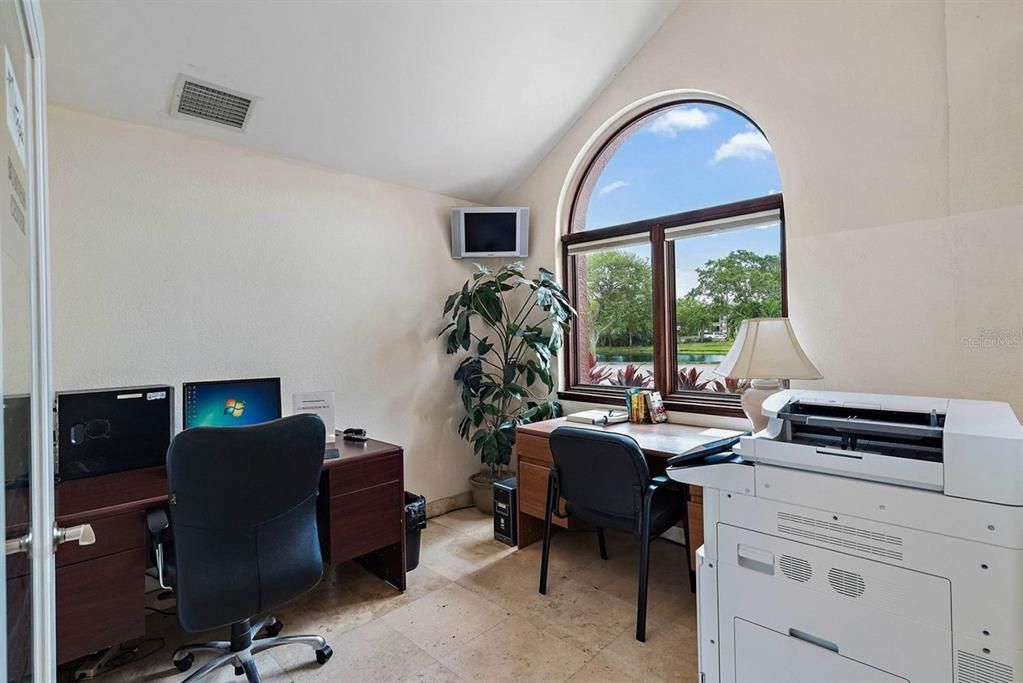 Active With Contract: $1,600 (1 beds, 1 baths, 742 Square Feet)