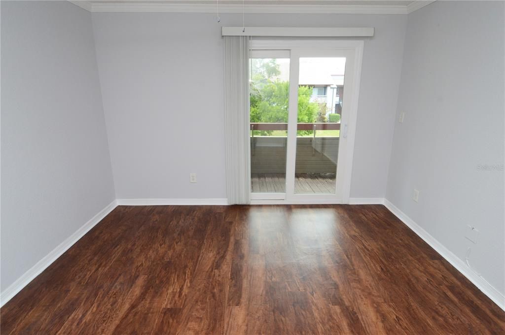 Active With Contract: $1,600 (1 beds, 1 baths, 742 Square Feet)