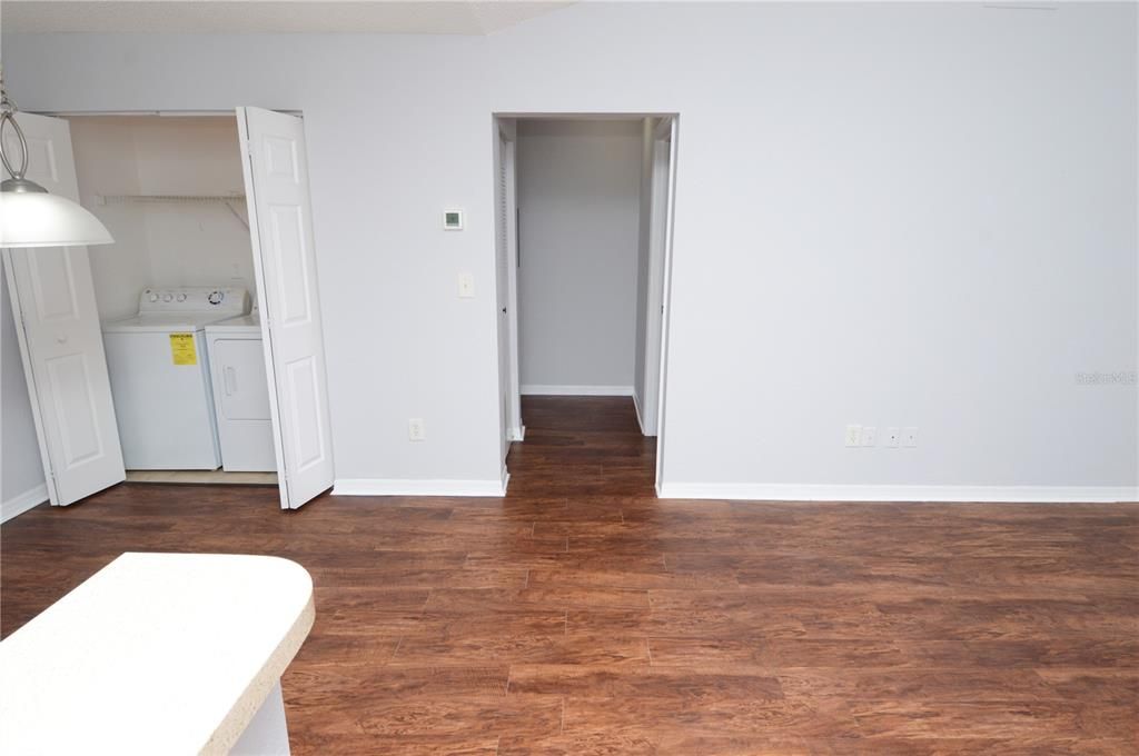 Active With Contract: $1,600 (1 beds, 1 baths, 742 Square Feet)