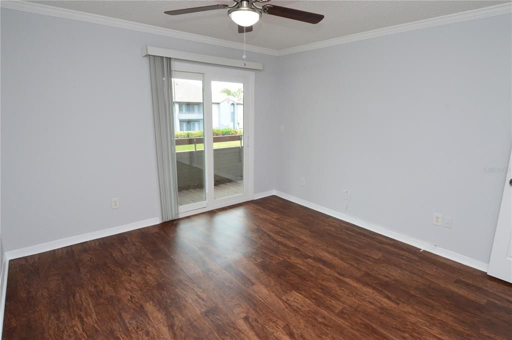 Active With Contract: $1,600 (1 beds, 1 baths, 742 Square Feet)