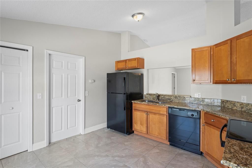 Active With Contract: $299,900 (3 beds, 2 baths, 1252 Square Feet)