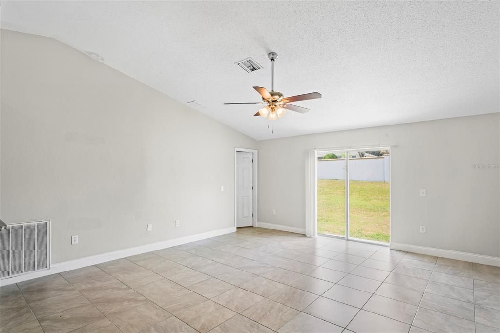 Active With Contract: $299,900 (3 beds, 2 baths, 1252 Square Feet)