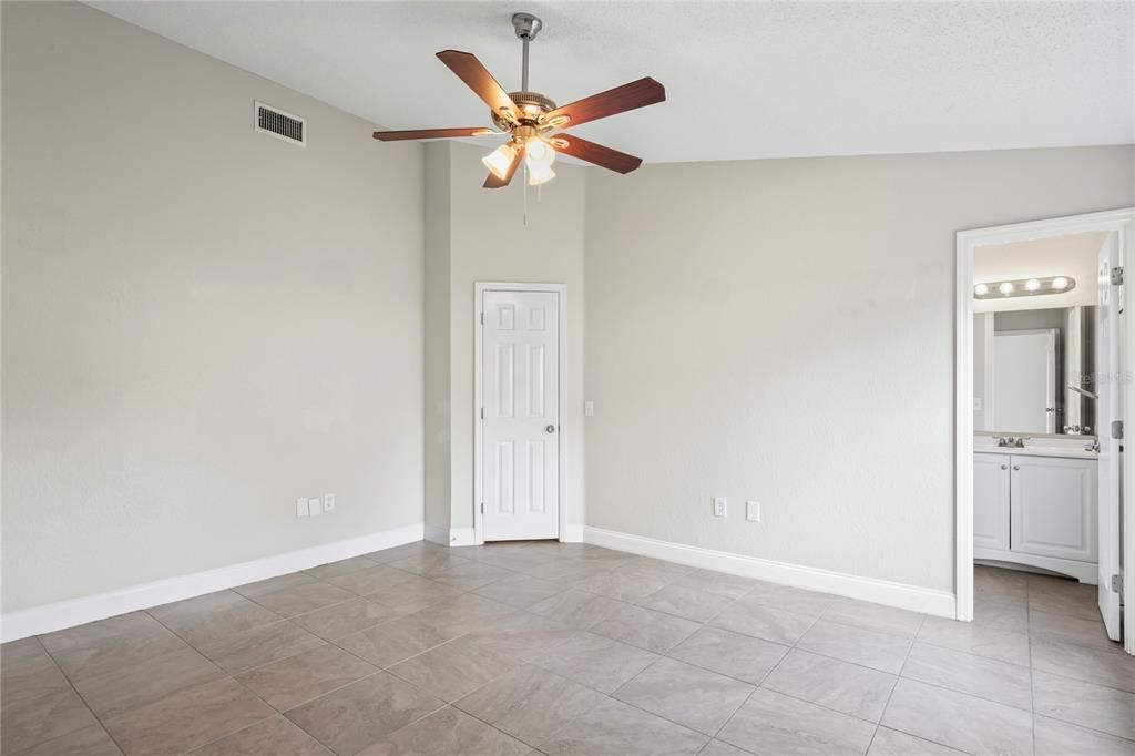 Active With Contract: $299,900 (3 beds, 2 baths, 1252 Square Feet)