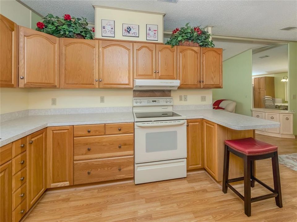 For Sale: $199,900 (2 beds, 2 baths, 1252 Square Feet)