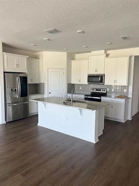 For Rent: $3,000 (4 beds, 3 baths, 2018 Square Feet)
