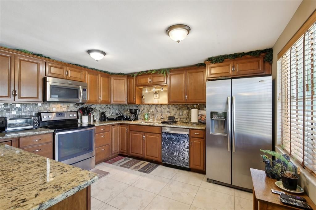 For Sale: $385,000 (2 beds, 2 baths, 1266 Square Feet)