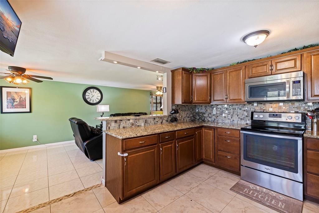 For Sale: $410,000 (2 beds, 2 baths, 1266 Square Feet)